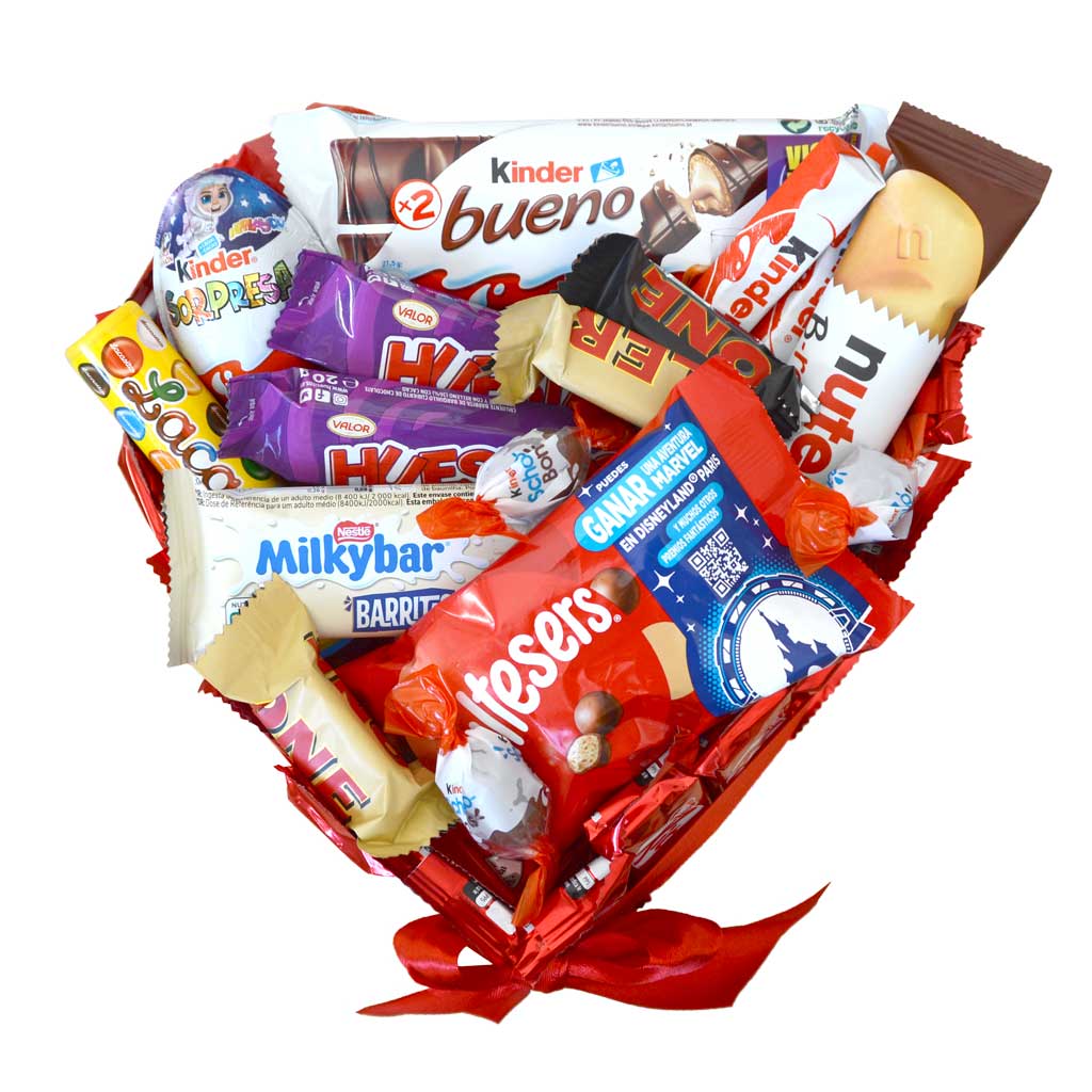 Tarta de Kit Kat y chocolatinas con forma de corazón