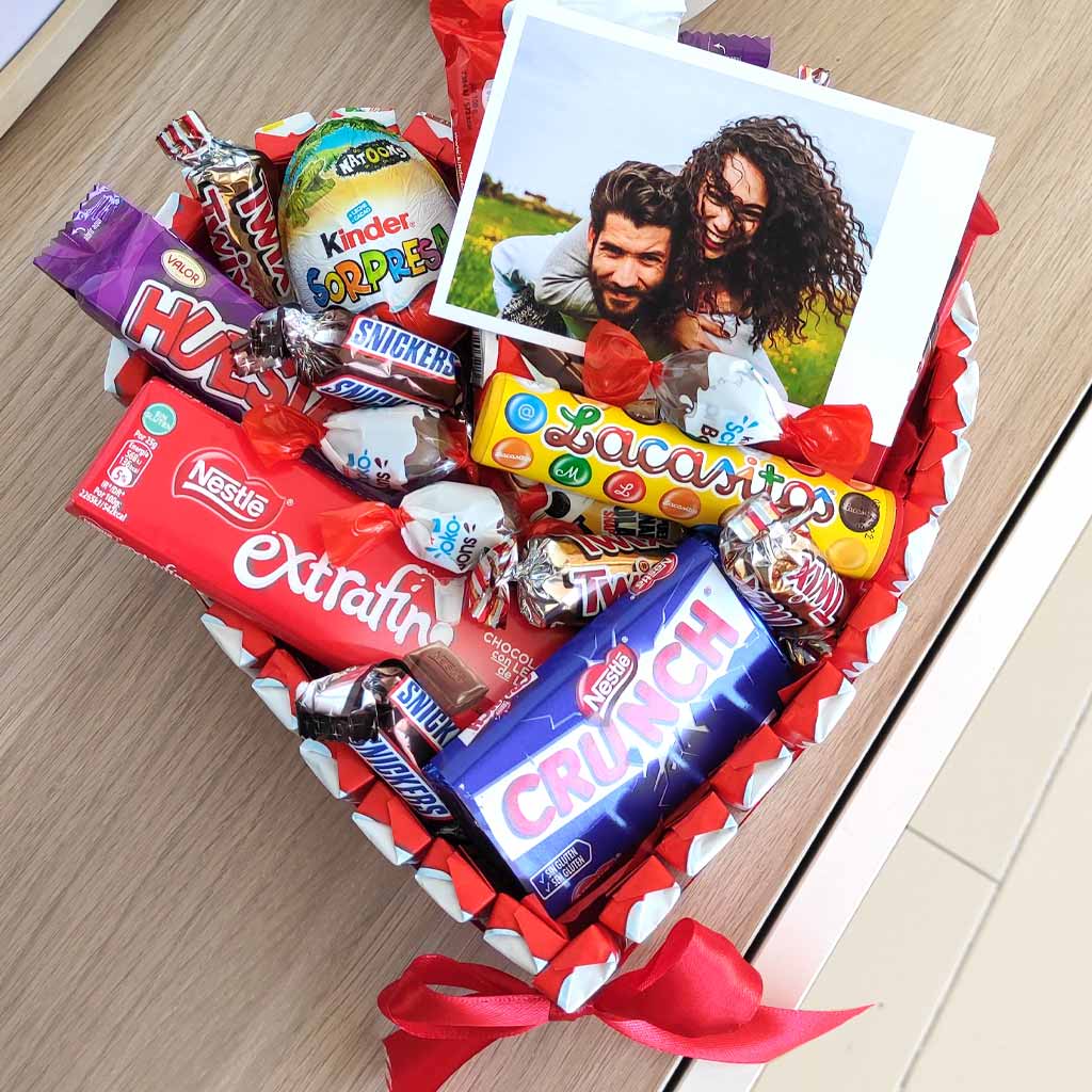 Tarta de chocolatinas Kinder con forma de corazón